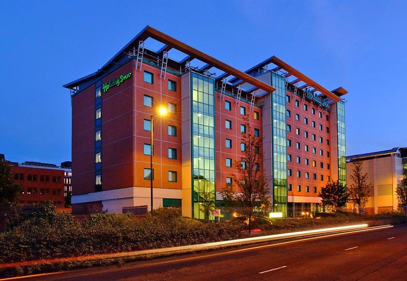 Отель Doubletree By Hilton Уокинг Экстерьер фото